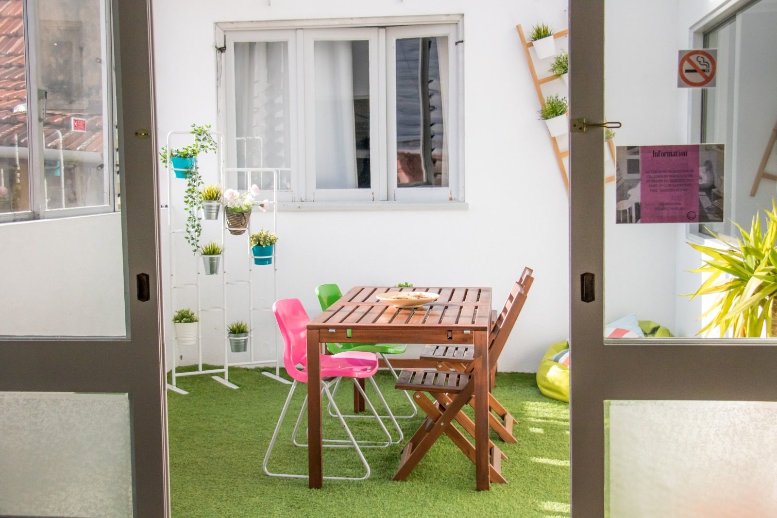 Travel & Live Porto Hostel